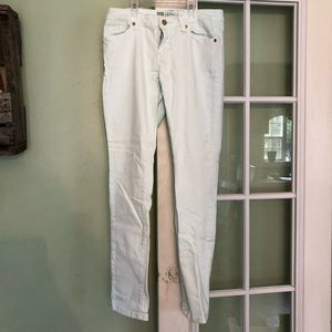 💙 light blue skinny jeans 💙